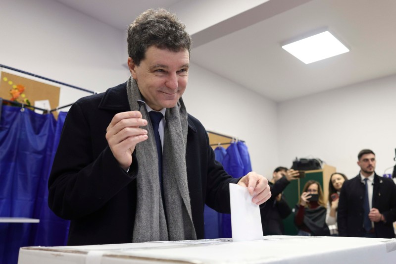 Nicușor Dan, after voting in the elections in Bucharest 2025. More than 1.8 million Bucharest residents are called to the polls, Sunday, December 7, to vote in the elections for the Capital City Hall Photo: Inquam Photos / Octav Ganea