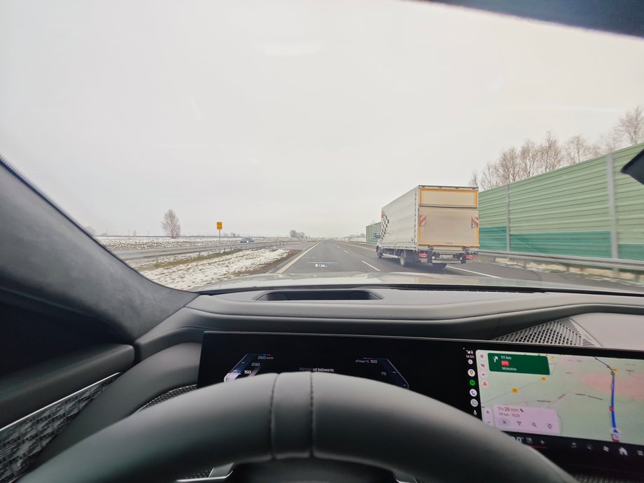 The road from the perspective of a BMW i7 driver