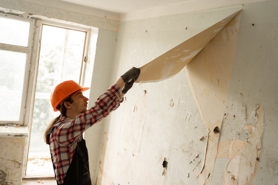 Purchasing an apartment for renovation often means a double financial burden