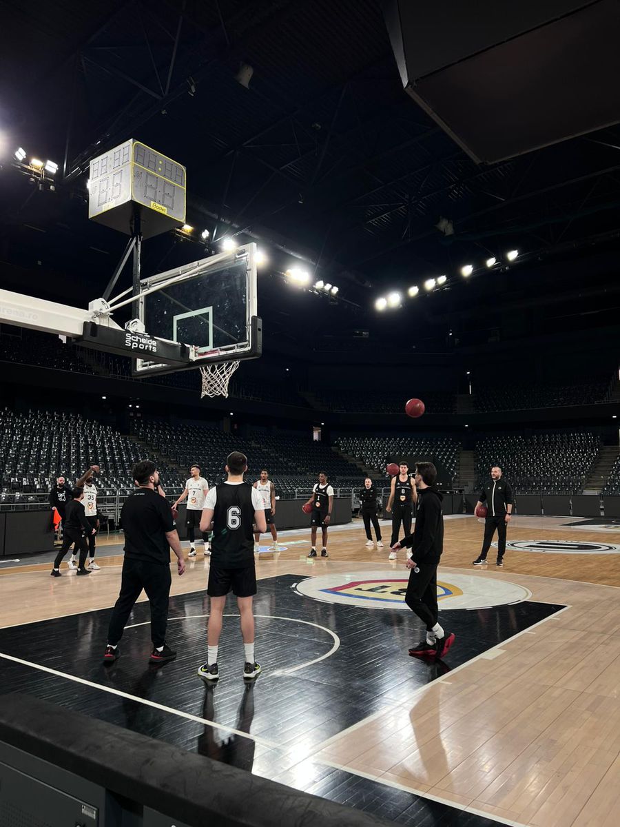 U-BT Cluj-Napoca, training before the match with Neptunas Klaipeda/Photo: David Istrate (GSP.ro) U-BT Cluj-Napoca – Neptunas Klaipeda, a very important duel in the EuroCup » There are 5 more home matches for the black and whites