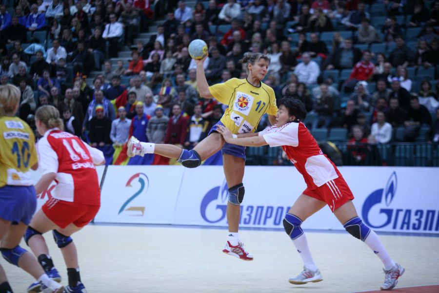 Simona Gogîrlă in the final of the 2005 World Championship Photo Cristi Preda