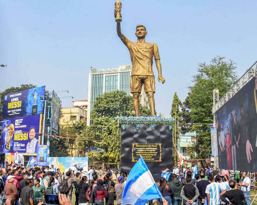 Lionel Messi has a 21-meter statue in Calcutta / Photo: Imago Chaos at Messi's visit to India! » Tribunes destroyed + Prime Minister's reaction: