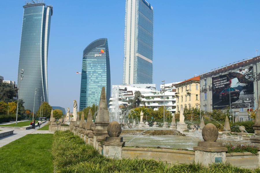 Here's where Zlatan Ibrahimovic lives in Milan: 5 million euro penthouse on the 34th floor, indoor pool, furniture from famous designers + What luxury neighborhood did Cristi Chivu choose