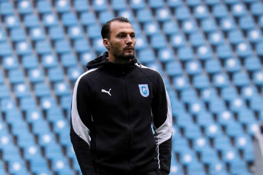 Nicușor Bancu could move to the right flank, in place of the injured Vasile Mogoș, in the match with Petrolul Filipe Coelho, massive changes for the match with Petrolul » Eugen Neagoe, ready to debut a striker