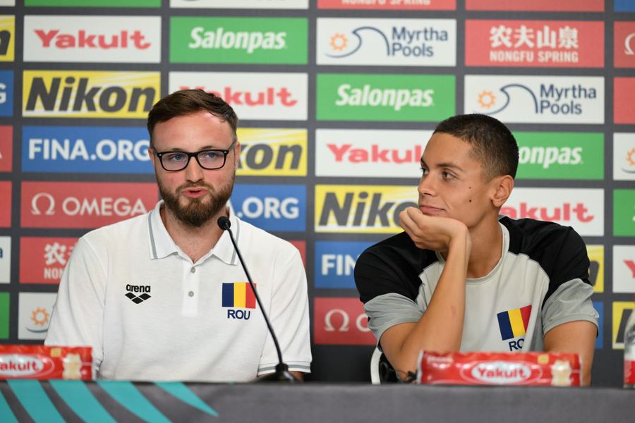 Coach Adrian Rădulescu and David Popovici at a press conference during the World Championships in Budapest 2022 Photo Raed Krishan David Popovici, invited by the royal family to Monte Carlo, gave an interview to Monaco TV: