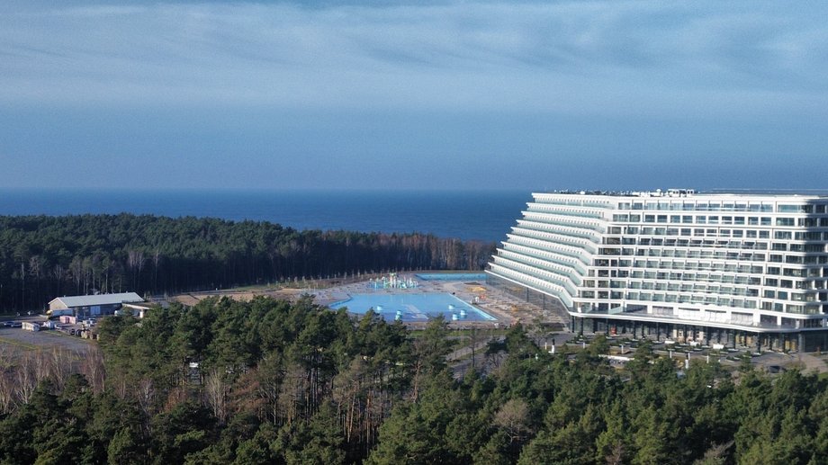 Guests can expect, among others: giant swimming pools