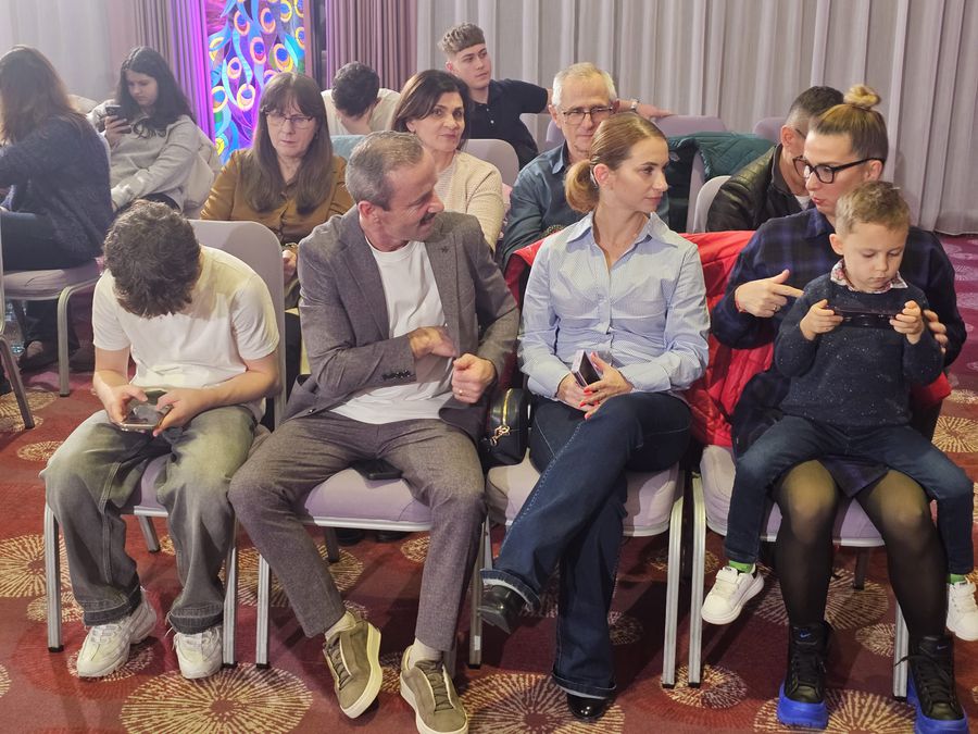 Marius Urzică and Alina Dumitru were neighbors in the room where the children's fashion festival was held. Photo: Justin Gafiuc (GSP) The children of Olympic champions Alina Dumitru and Marius Urzică, stars in a fashion show: