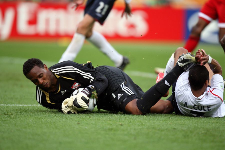 Former Premier League goalkeeper reveals he is battling serious illness: 'Please go for tests'
