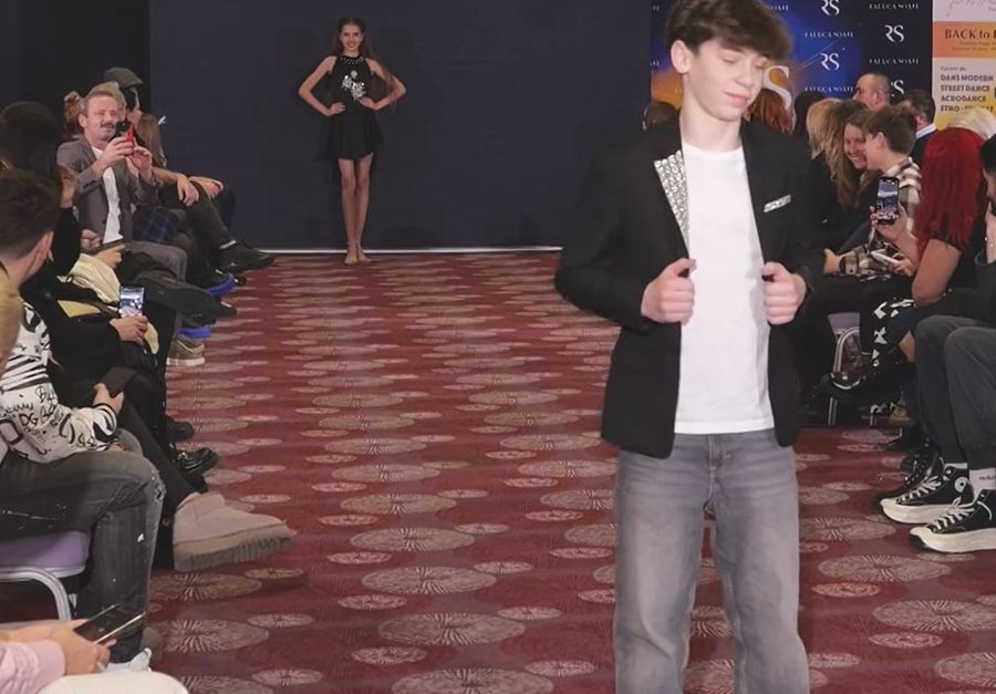 Alex Urzică paraded at the festival under the eyes of his parents The children of Olympic champions Alina Dumitru and Marius Urzică, stars in a fashion show: