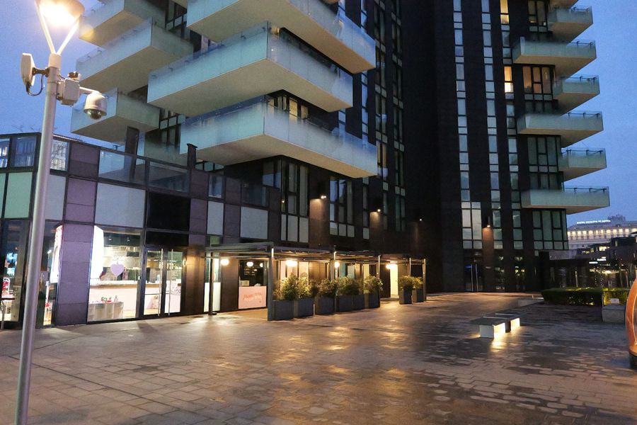 Here's where Zlatan Ibrahimovic lives in Milan: 5 million euro penthouse on the 34th floor, indoor pool, furniture from famous designers + What luxury neighborhood did Cristi Chivu choose