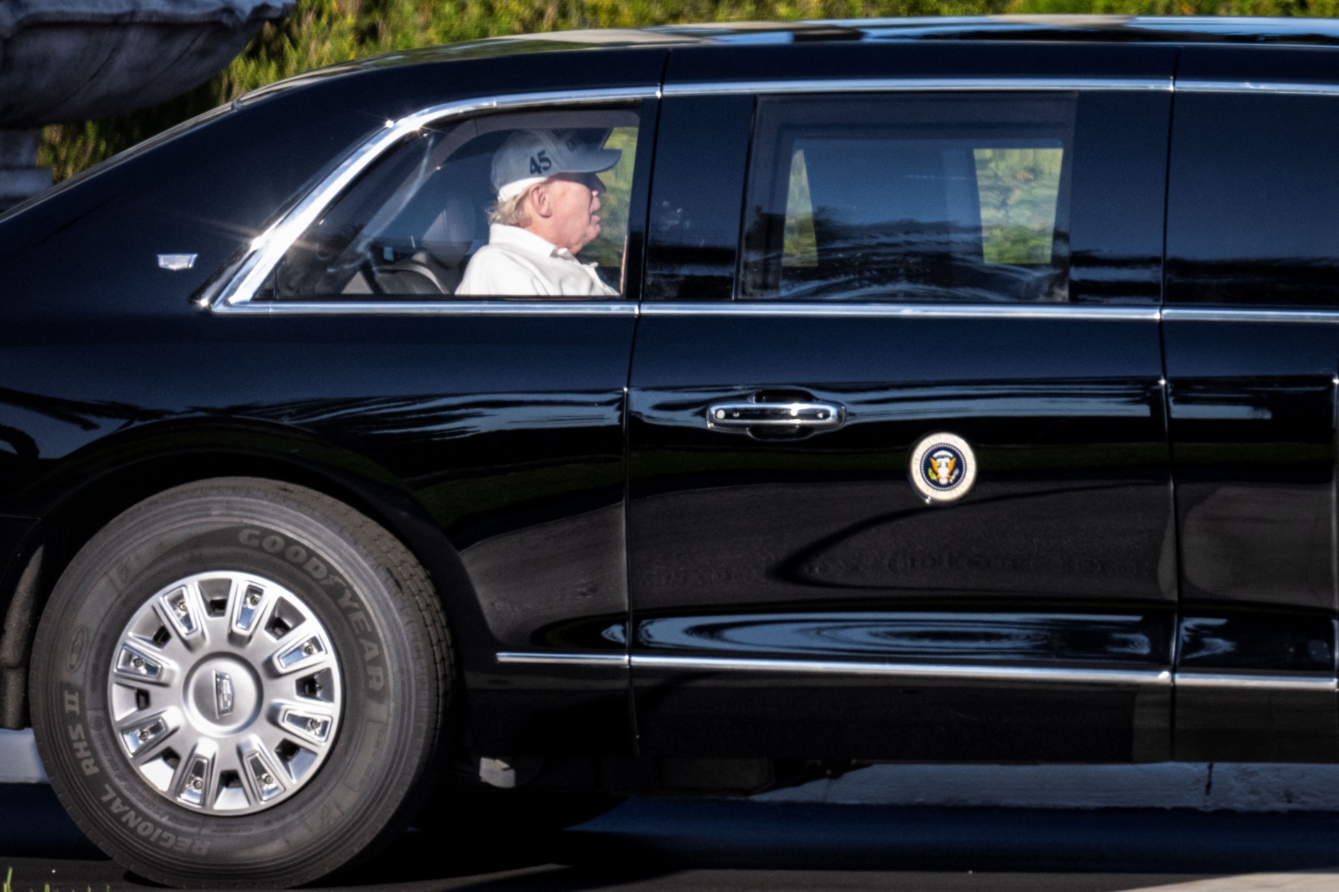 Donald Trump, president of the United States, leaves his golf club in a limousine. West Palm Beach, December 27, 2025