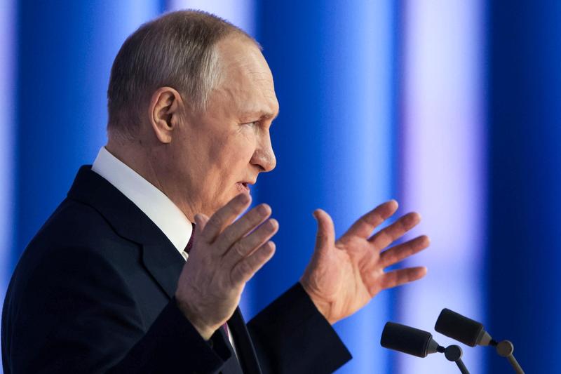 Vladimir Putin claims that he wants to 