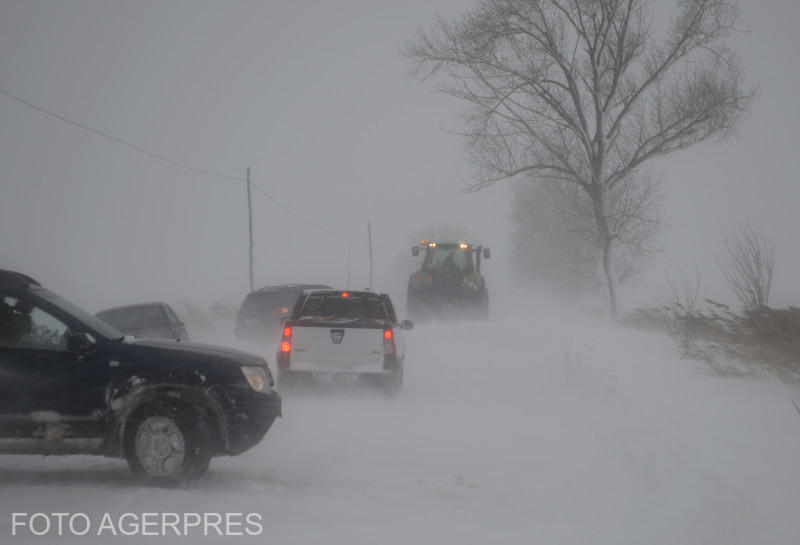 Roads blocked due to the blizzard, Photo: AGERPRES