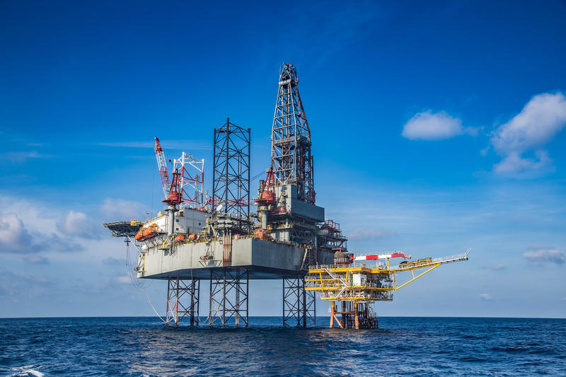 Offshore gas platform, Photo: Pichit Boonhuad | Dreamstime.com