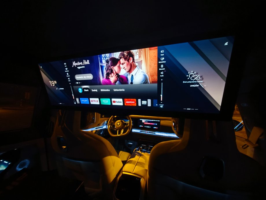 "Cinematic" screen on the back