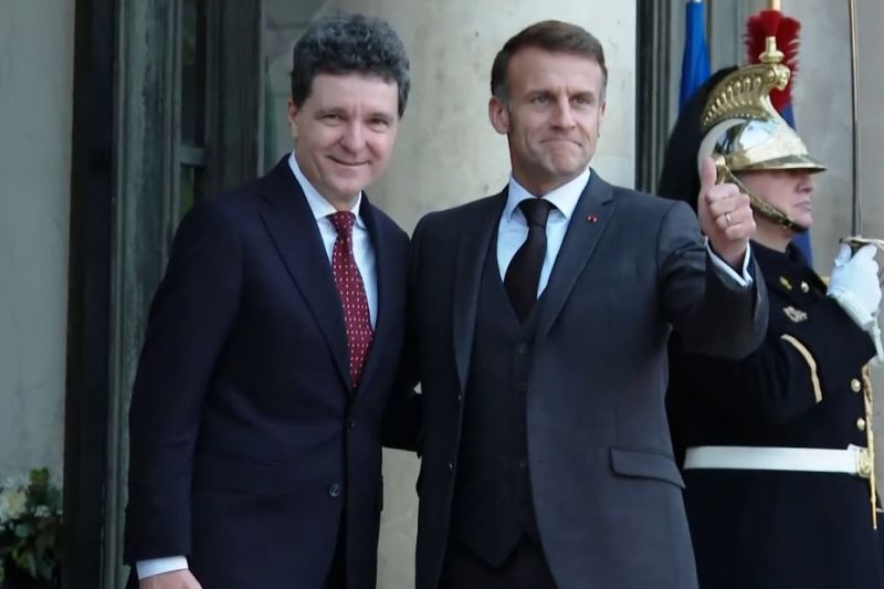 Nicușor Dan, received by Emmanuel Macron at the Elysee Palace, on the second day of the state visit to France. What else is on the president's agenda