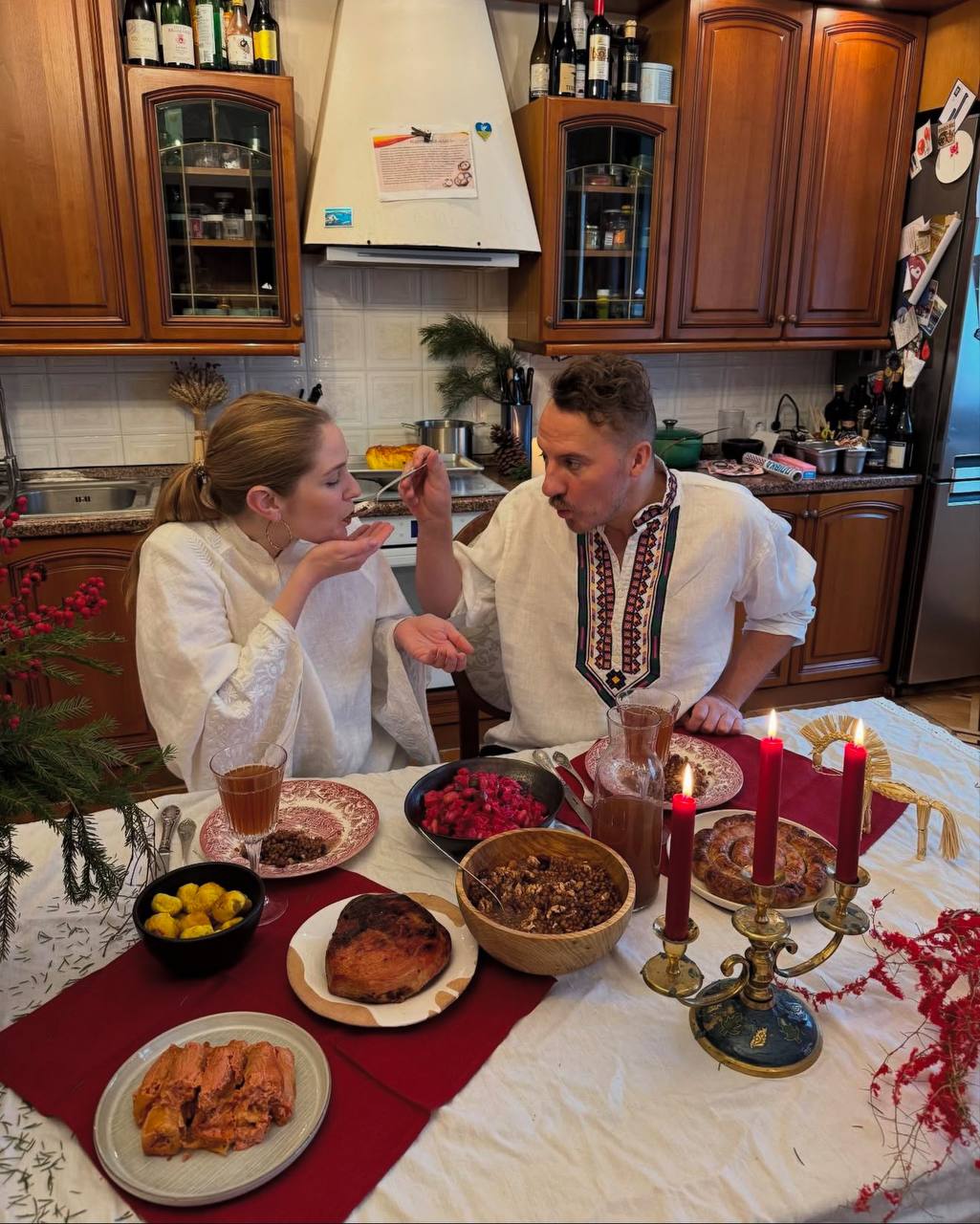 First Christmas together. Klopotenko fed his beloved kutya from a spoon. Photo photo 3