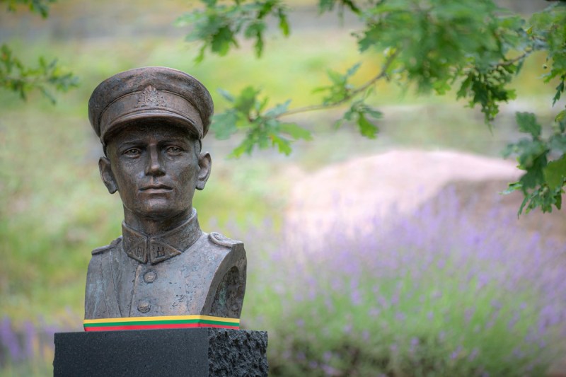 Men jailed in Lithuania after vandalizing statue of national hero on orders of Russian military intelligence