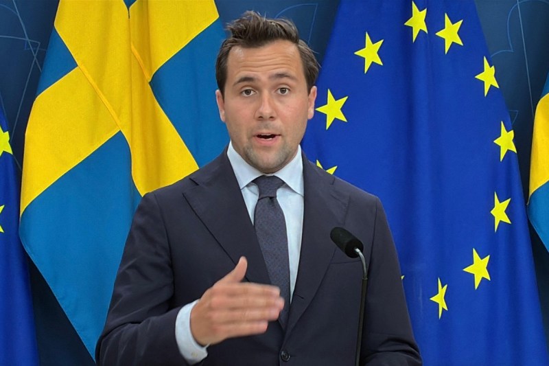 Sweden cuts development aid to five countries and sends the money to Kiev. 