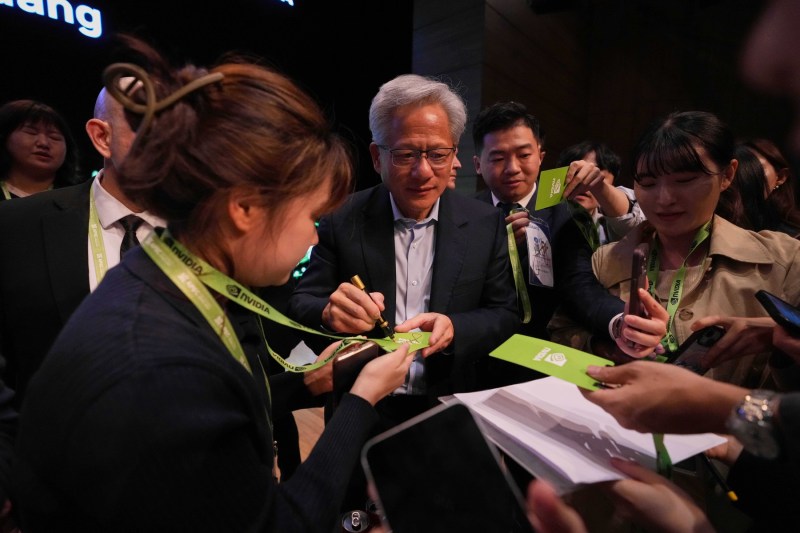 Nvidia boss warns that a hospital is built in 3 days in China, while the US needs 3 years for a data center
