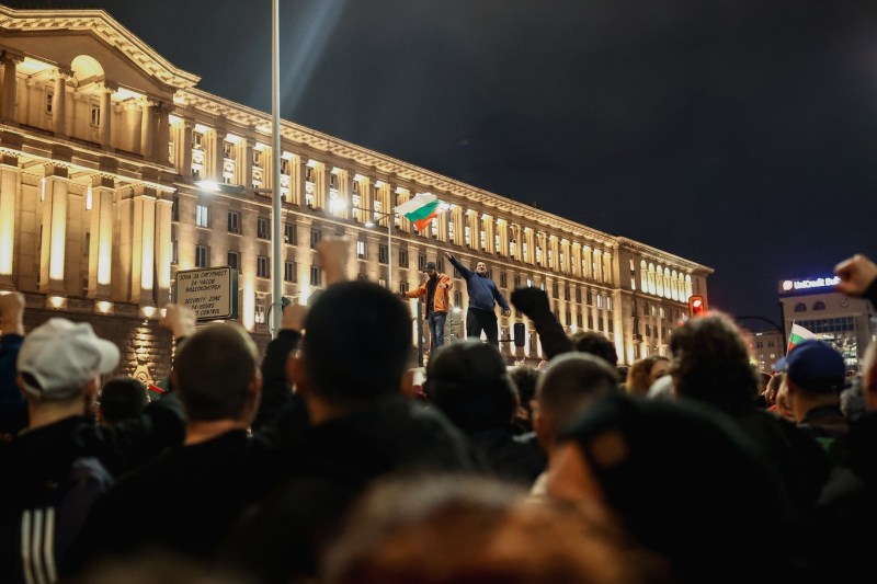 VIDEO Anti-corruption protest in Sofia. Tens of thousands of Bulgarians are calling for the resignation of the government in the streets
