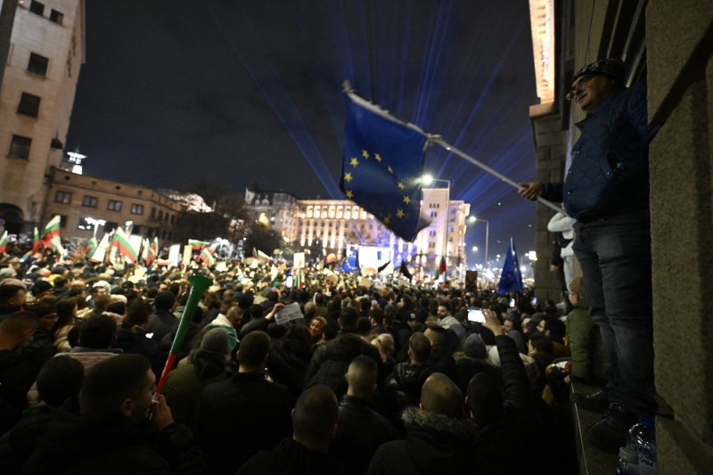 VIDEO Tens of thousands of Bulgarians took to the streets to demand the resignation of the government: 