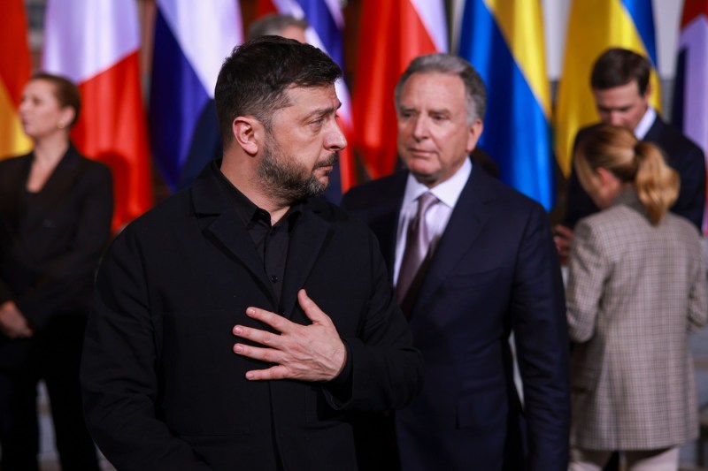 Volodymyr Zelensky, last-minute talk with Trump's emissaries