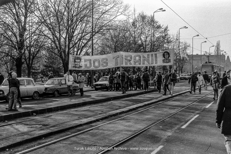 PHOTO A sociologist explains how Romanians' perception of the overthrow of the Ceaușescu regime, the only one in Europe that fired at its own citizens, has changed