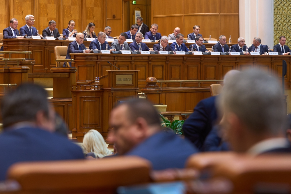 Politicians in the Parliament Palace. Photo - LCV / Shutterstock