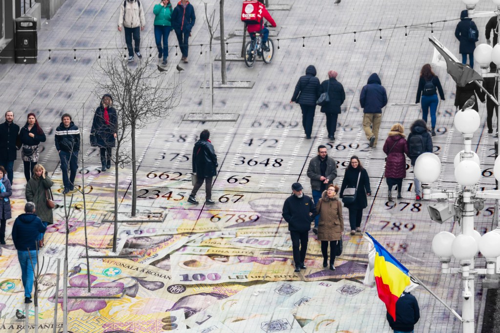 Fiscal changes from January 1, 2025. Collage: Ion Mateș / Hotnews. Photo: Shutterstock