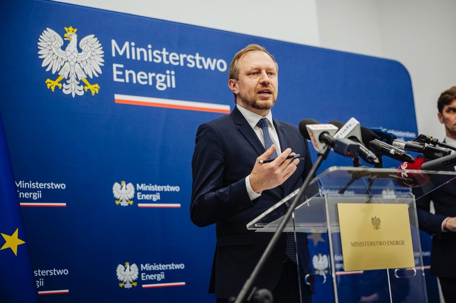 The government's plenipotentiary for strategic energy infrastructure, Wojciech Wrochna, headed the team that negotiated public aid for the nuclear power plant with the European Commission.