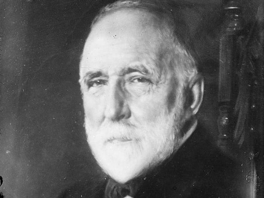 Frederick Weyerhaeuser dorobił się fortuny, budując imperium drzewne na północno-zachodnim wybrzeżu Stanów Zjednoczonych. 