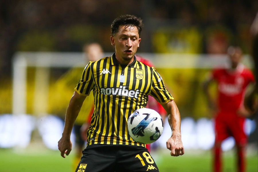 Where does Moruțan enter Rapid's first 