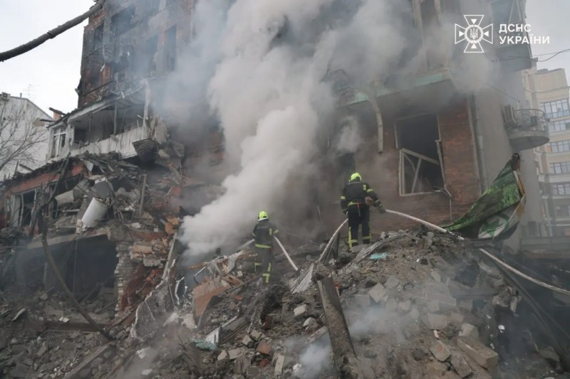 VIDEO Russia attacked several residential buildings and shops in the Ukrainian city of Kharkiv / 25 people injured