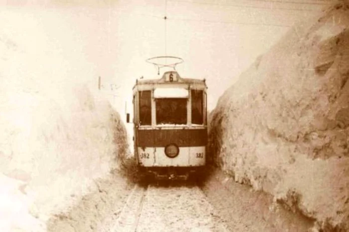 Tram in the slush, during the Great Blizzard