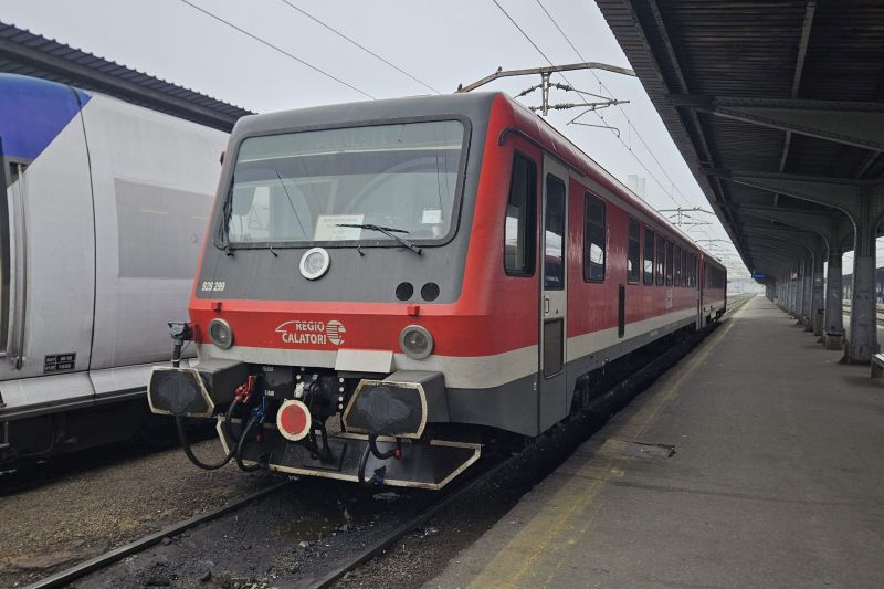Passengers of a private train that broke down waited four hours between Sinaia and Câmpina for the arrival of a relief train