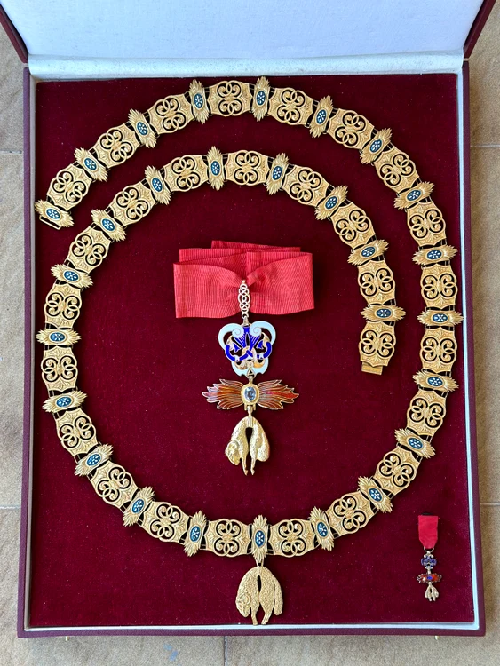 The necklace that confers the status of a member of the Order of the Golden Fleece PHOTO wikipedia
