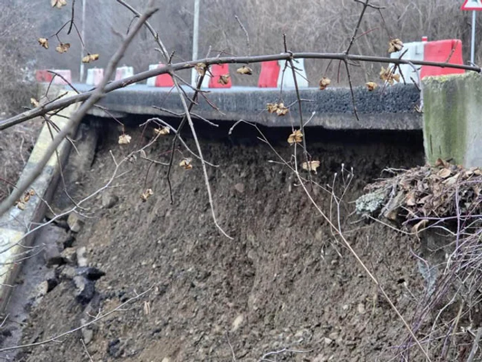 Landslides affect traffic PHOTO: Ziarul Prahova