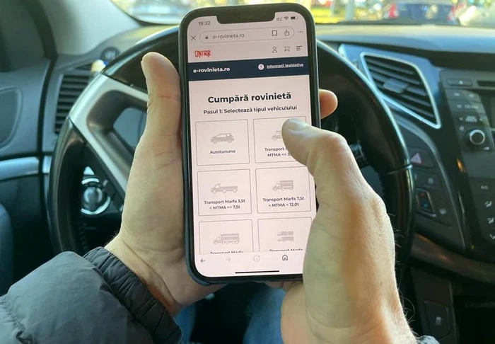 A driver wants to buy a scrap from the phone, from the car