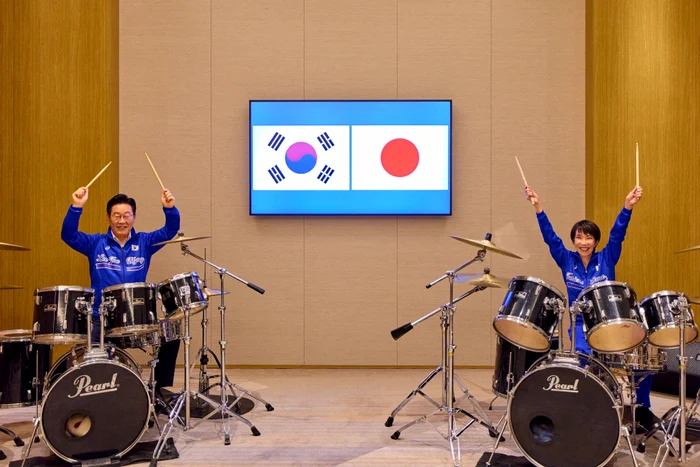 South Korean President Lee Jae Myung and Japanese Prime Minister Sanae Takaichi played the drums/PHOTO:X
