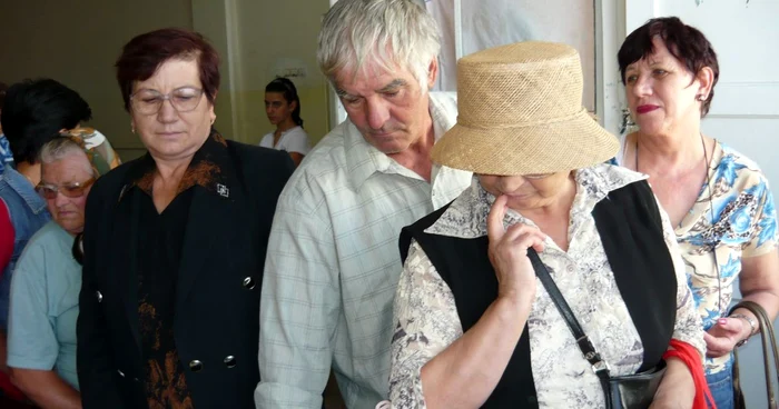 Elderly men and women at the retirement home