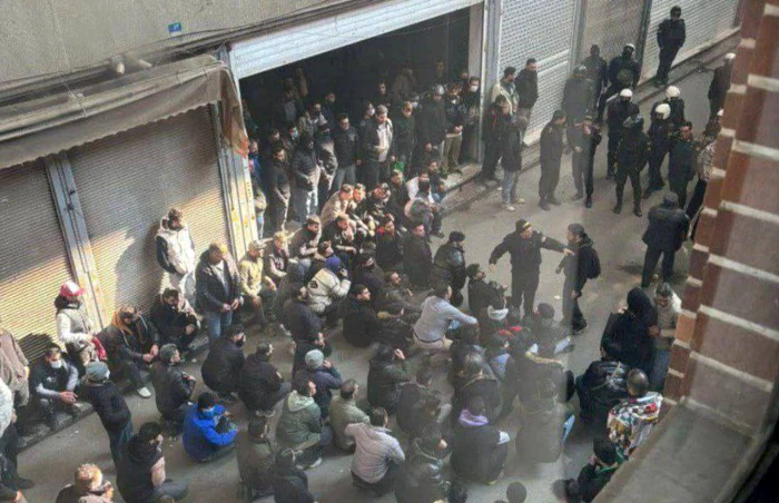 Iranian protesters attacked with tear gas/PHOTO:X
