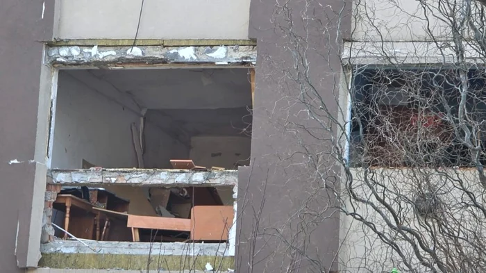 The explosion caused significant damage to the building PHOTO: Şansa Buzoiană