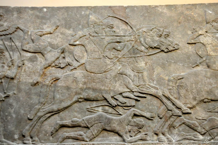 Assyrian cavalry in attack PHOTO wikipedia
