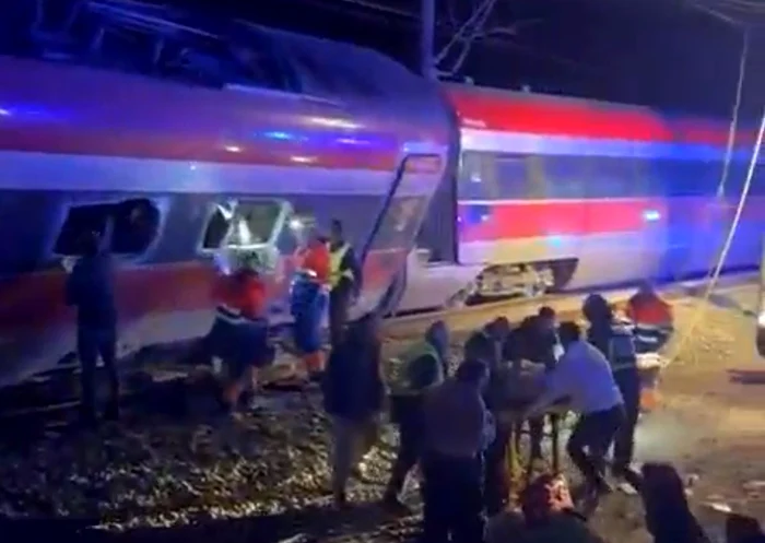 First aid after the railway accident/PHOTO:X