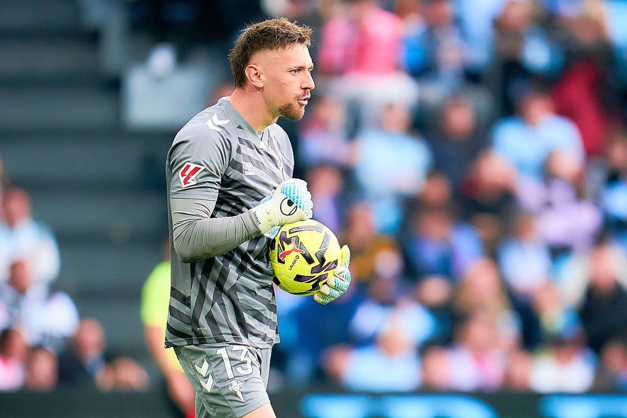 Costel Pantilimon chose Romania's goalkeeper for the big match with Turkey: 