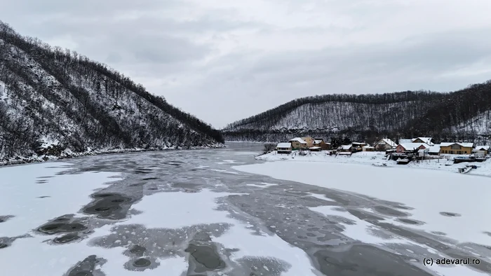 Lake Cinciș from Hunedoara, in winter. Photo: Daniel Guță. TRUTH