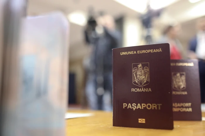 Romanian passport. PHOTO: Inquam Photos / Alexandru Buscă