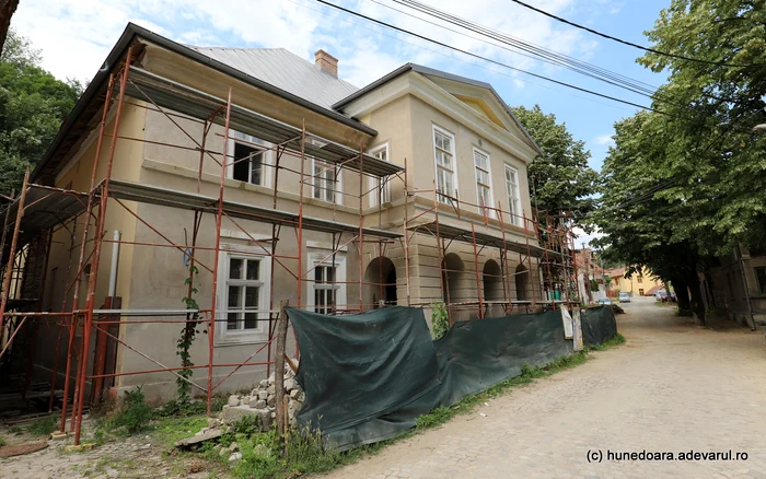 The theater from Oravița. Photo by Daniel Guță
