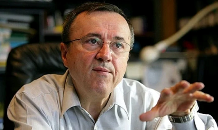 Journalist and publicist Ion Cristoiu arrived at the hospital. PHOTO: archive